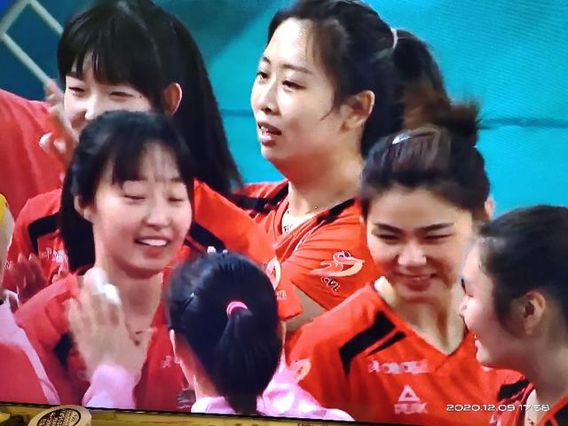 中国篮球直播山东女排3:0横扫恒大女排，成为四强的搅局者图